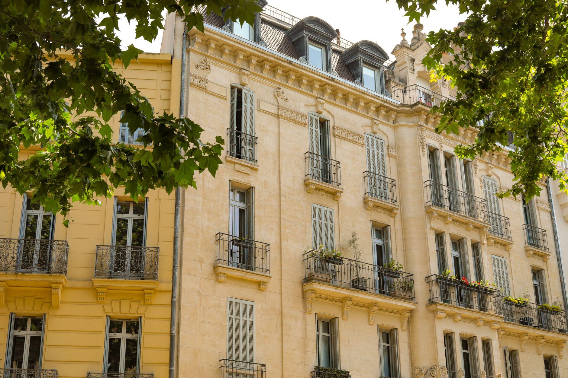 Climatisation sans unité extérieure dans un immeuble haussmannien : quelles contraintes ?