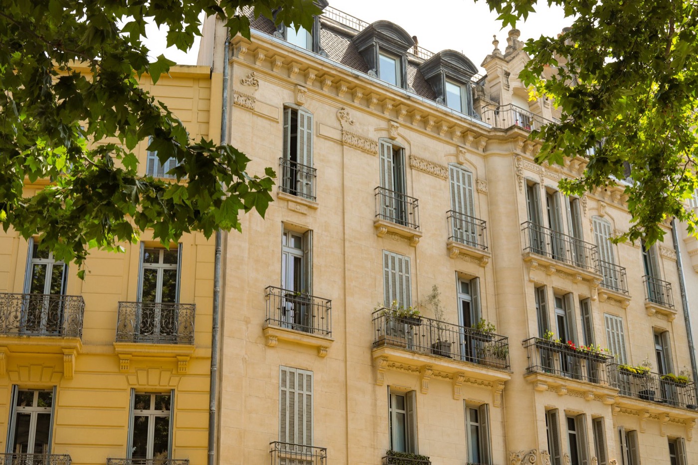Climatisation sans unité extérieure dans un immeuble haussmannien : quelles contraintes ?
