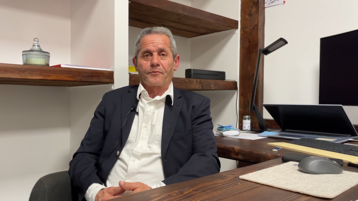 Nordine Abechir, fondateur de Bendrec, dans son bureau